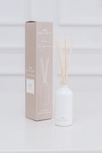 Load image into Gallery viewer, light - tobacco oak vanilla // reed diffuser