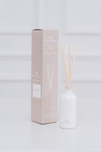 Load image into Gallery viewer, santal - cedar hemp amber vetiver // reed diffuser