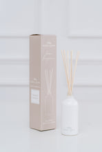 Load image into Gallery viewer, santal coconut // reed diffuser
