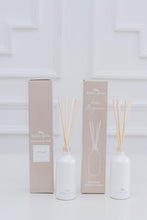 Load image into Gallery viewer, santal - cedar hemp amber vetiver // reed diffuser
