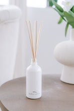 Load image into Gallery viewer, mahogany shea // reed diffuser
