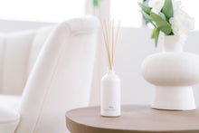Load image into Gallery viewer, santal coconut // reed diffuser
