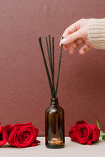 Load image into Gallery viewer, reed diffuser // valentine
