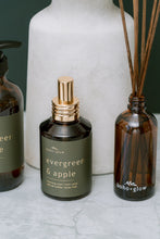 Load image into Gallery viewer, reed diffuser // holiday
