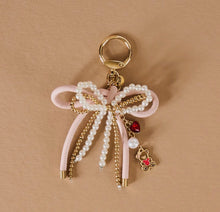 Load image into Gallery viewer, bag charm / layered bow and bear
