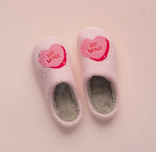 Load image into Gallery viewer, lifestyle slippers / be mine
