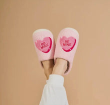 Load image into Gallery viewer, lifestyle slippers / be mine

