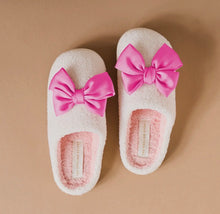 Load image into Gallery viewer, lifestyle slippers / betty bow hot pink
