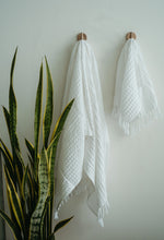 Load image into Gallery viewer, WAFFLE HAND TOWEL / WHITE
